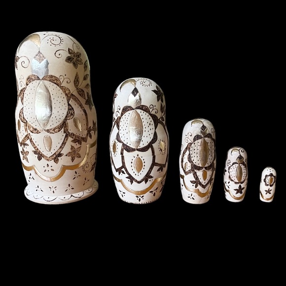 Gorgeous Russian Matryoshka Nesting Dolls, Set of 5 - Picture 4 of 6